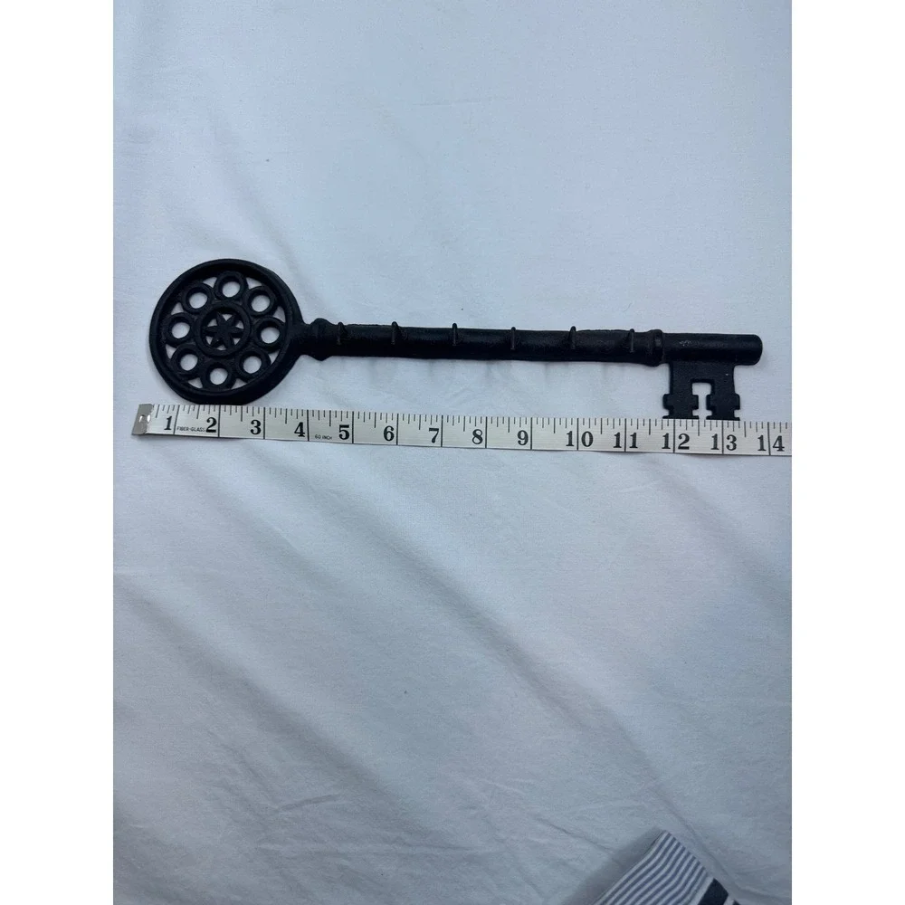 Vintage Cast Iron Skeleton Key Wall Hook Black 5-Hook Key Holder 13.5